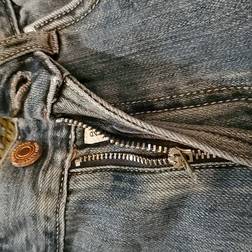 Tommy Bahama Classic Fit Men's Denim Jeans - Size 32W X 30L - Picture 8 of 14
